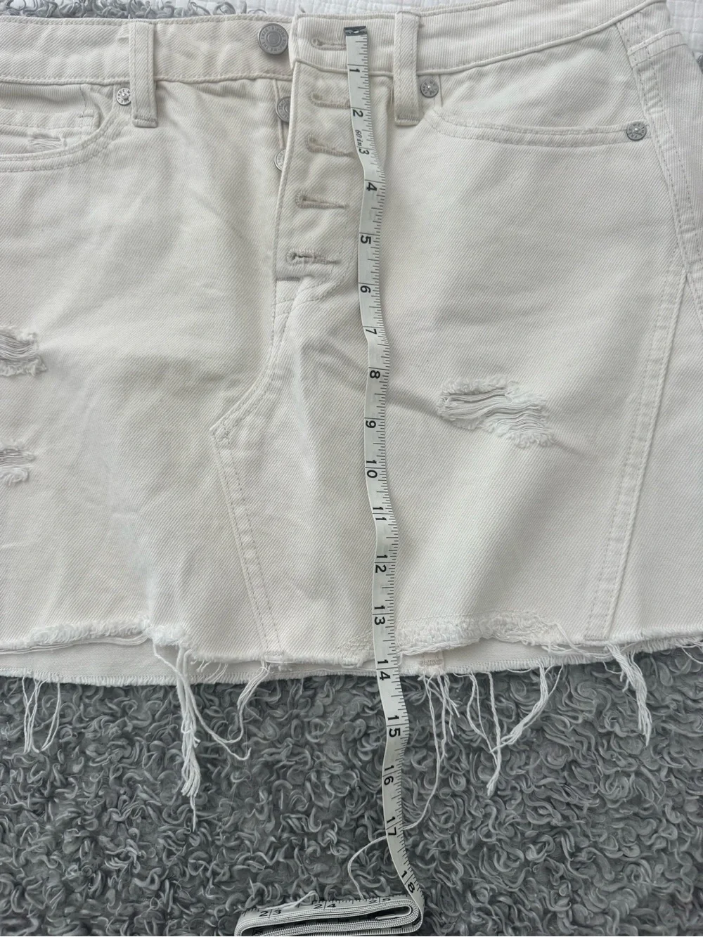 Free People Cream Distressed Denim Mini Skirt - Size 26 - Picture 6 of 7